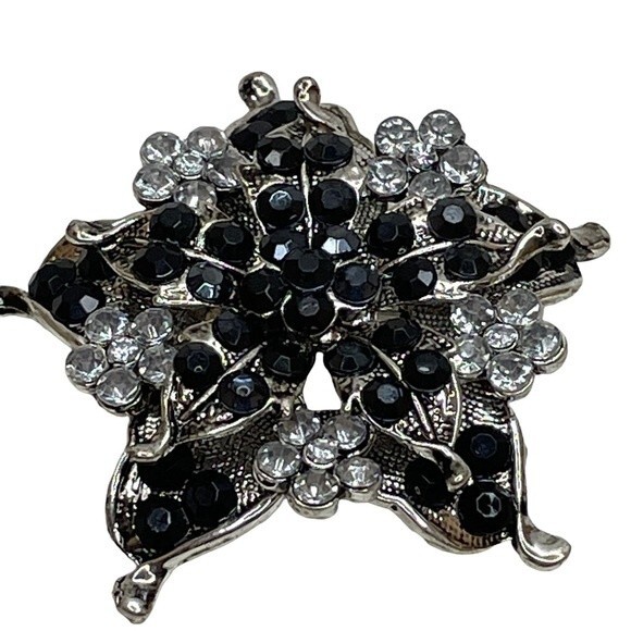 Fashion Jewelry Snowflake shaped Silver Tone Brooch with Black/Clear Cabochons - Picture 7 of 11